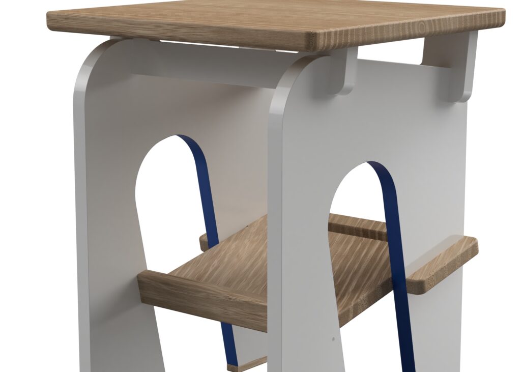 Tour d’apprentissage en bois avec panneaux latéraux blancs, montants bleus et deux plateformes pour enfant.